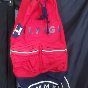 Excellent condition, very rare vintage 90's promotional hilfiger duffel. Likenew